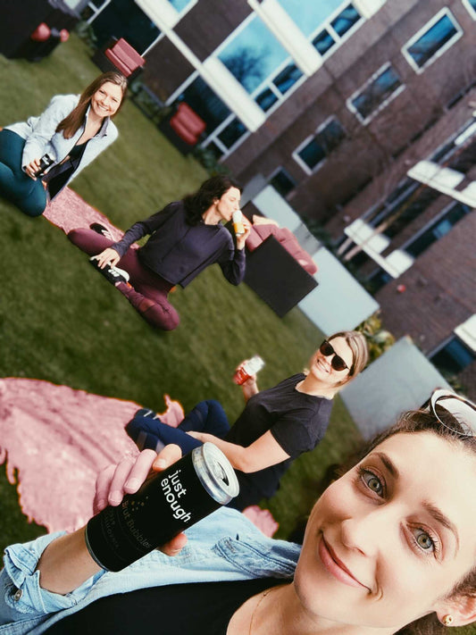 5 Reasons Why I'm gifting all my Galentine's canned wine