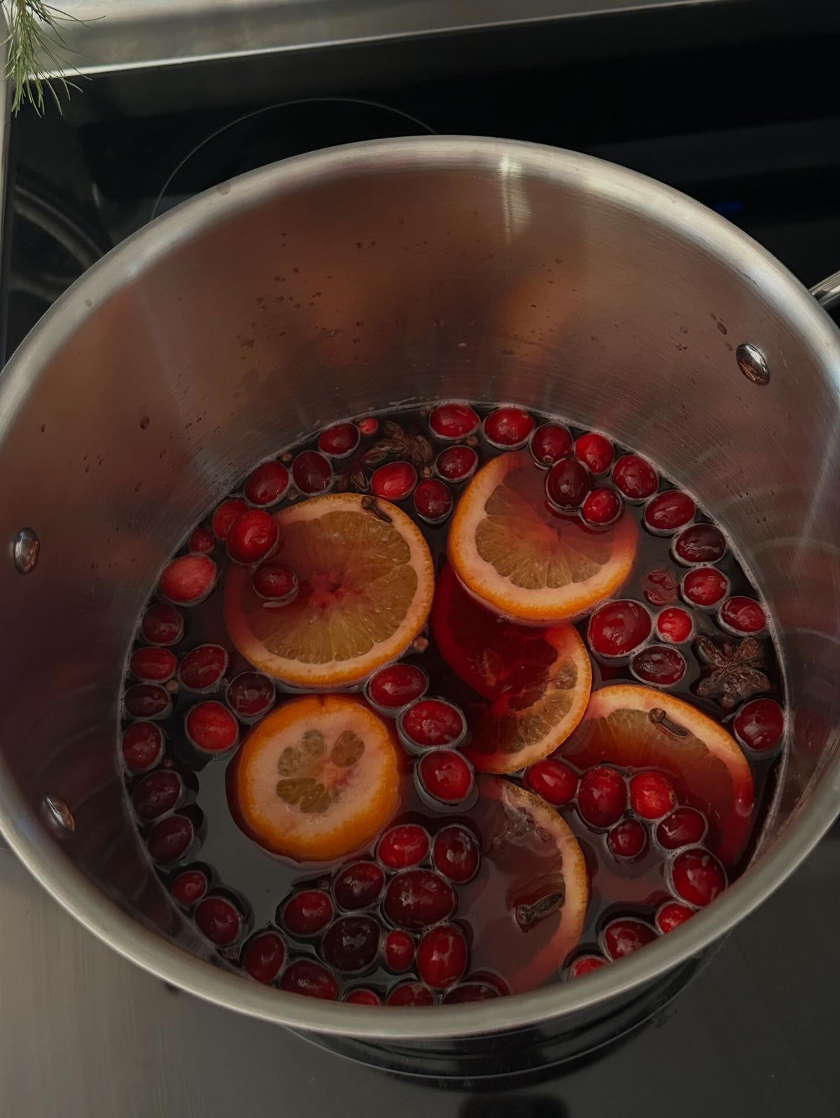 Warm & Merry: Make Non-Alcoholic Mulled Wine
